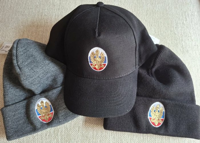 Polo kape in zimske kape s kokardo SNV