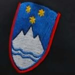 Zimska kapa z grbom Slovenije
